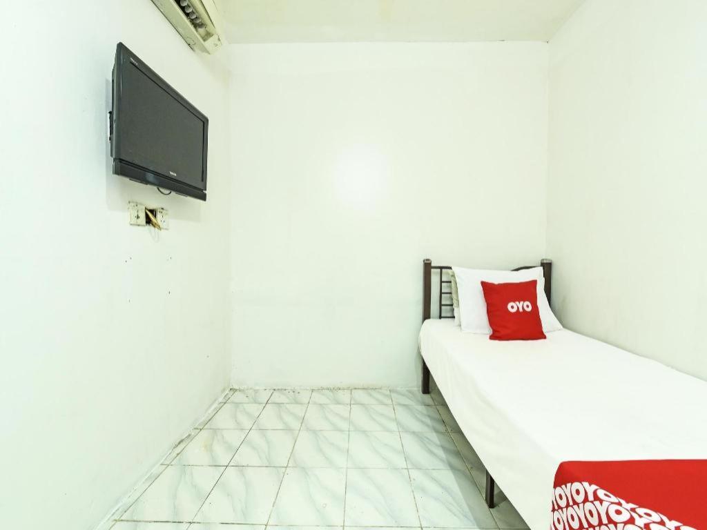 Oyo 90643 Gks Hotel Серембан Екстериор снимка