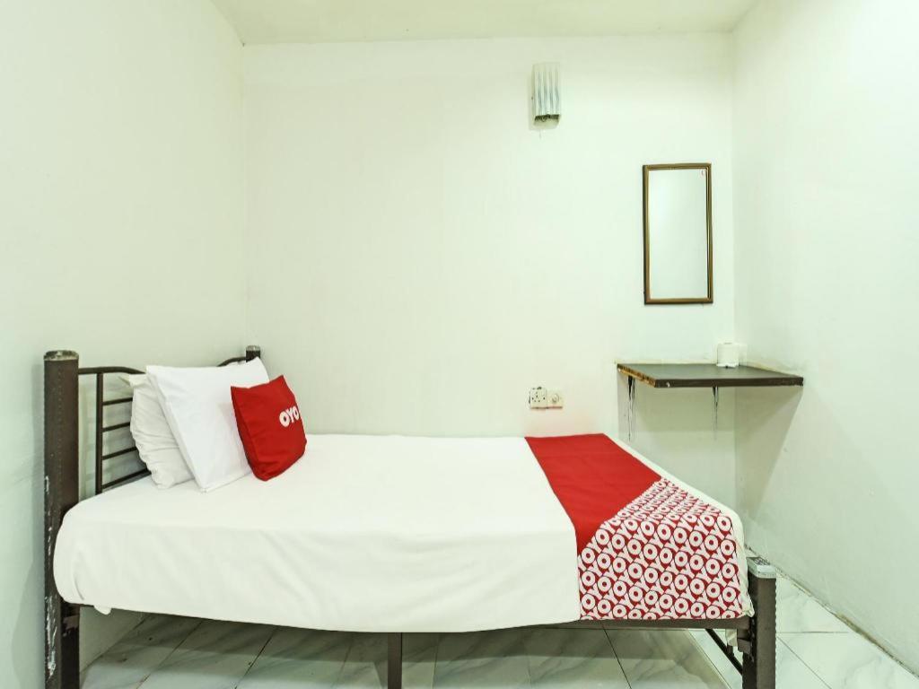 Oyo 90643 Gks Hotel Серембан Екстериор снимка