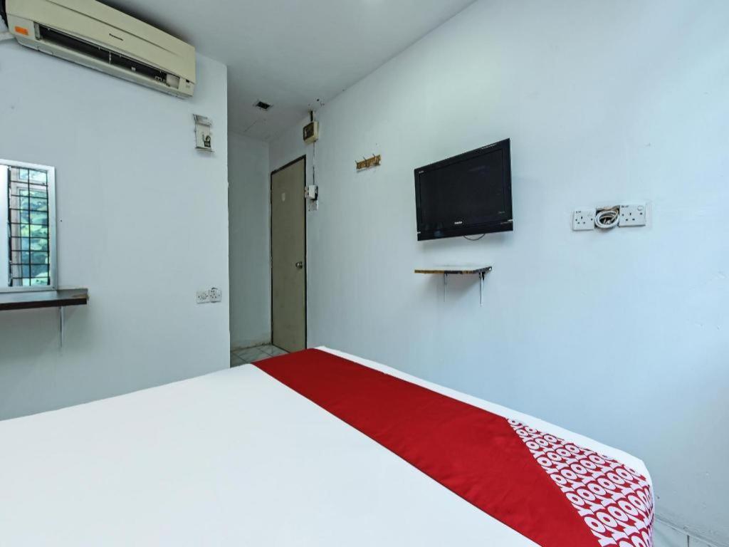 Oyo 90643 Gks Hotel Серембан Екстериор снимка