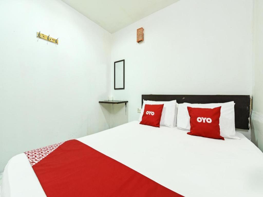 Oyo 90643 Gks Hotel Серембан Екстериор снимка