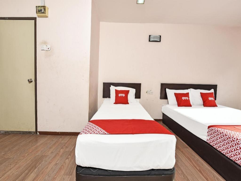 Oyo 90643 Gks Hotel Серембан Екстериор снимка