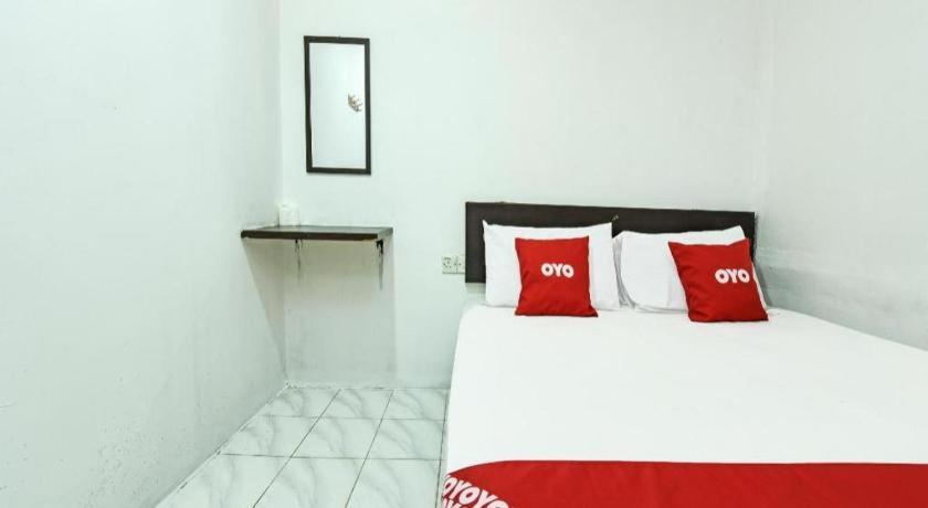Oyo 90643 Gks Hotel Серембан Екстериор снимка