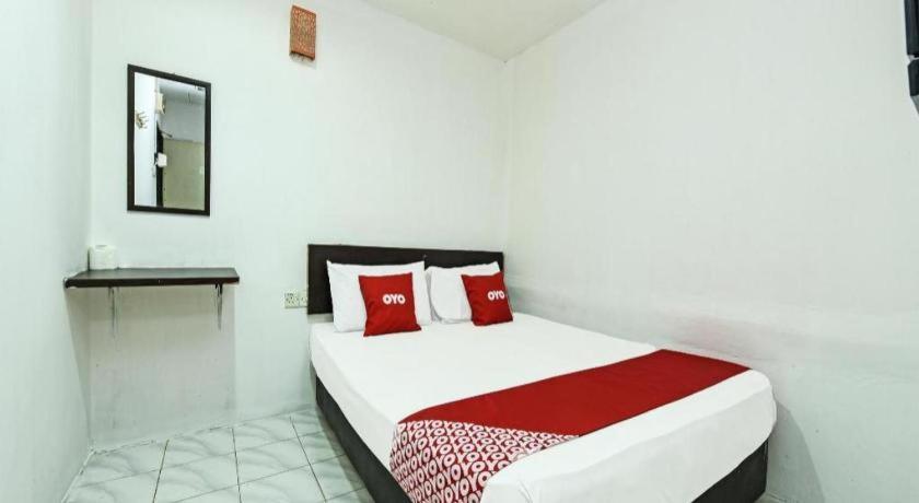 Oyo 90643 Gks Hotel Серембан Екстериор снимка
