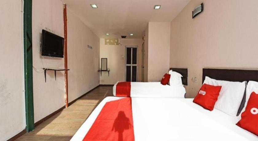 Oyo 90643 Gks Hotel Серембан Екстериор снимка
