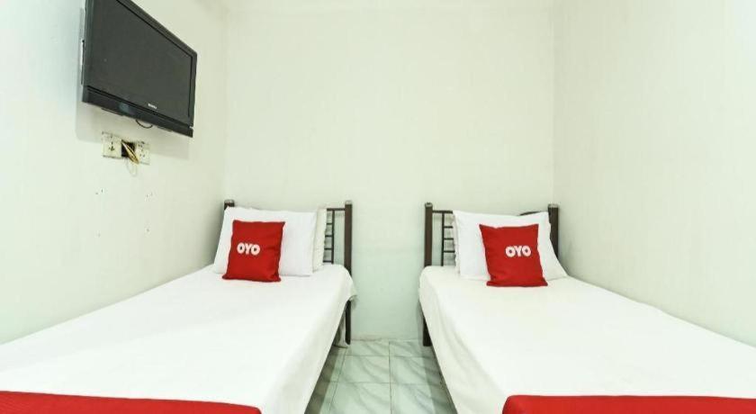 Oyo 90643 Gks Hotel Серембан Екстериор снимка