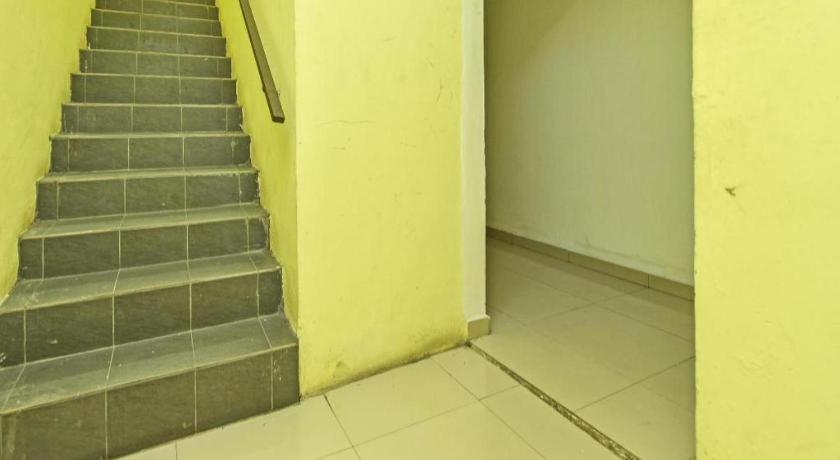 Oyo 90643 Gks Hotel Серембан Екстериор снимка