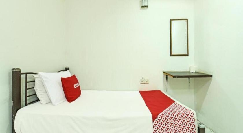 Oyo 90643 Gks Hotel Серембан Екстериор снимка