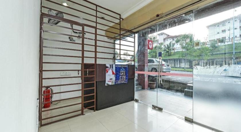 Oyo 90643 Gks Hotel Серембан Екстериор снимка